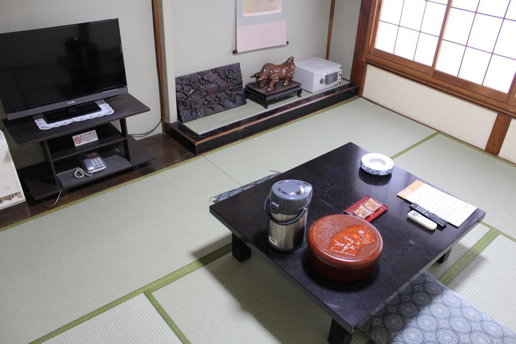 Kinokuniya Ryokan Fujisawa Rum bild