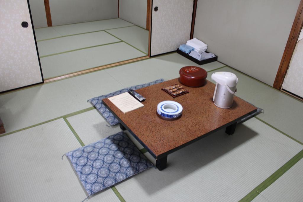 Kinokuniya Ryokan Fujisawa Rum bild