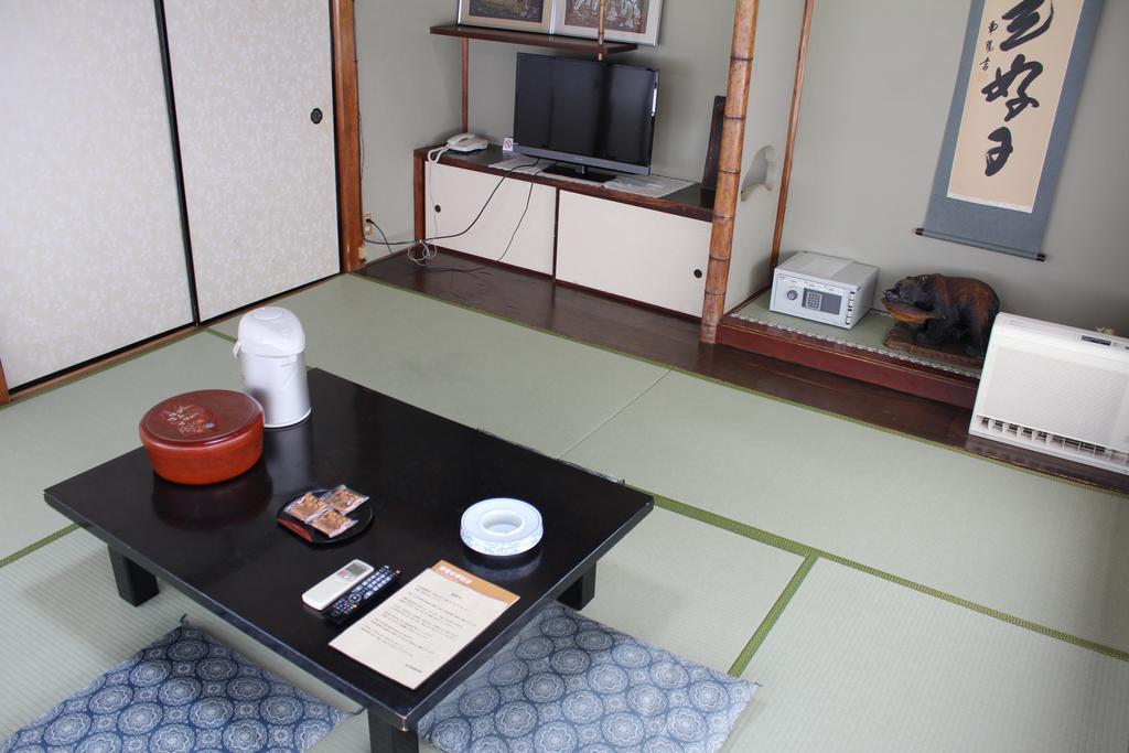 Kinokuniya Ryokan Fujisawa Rum bild